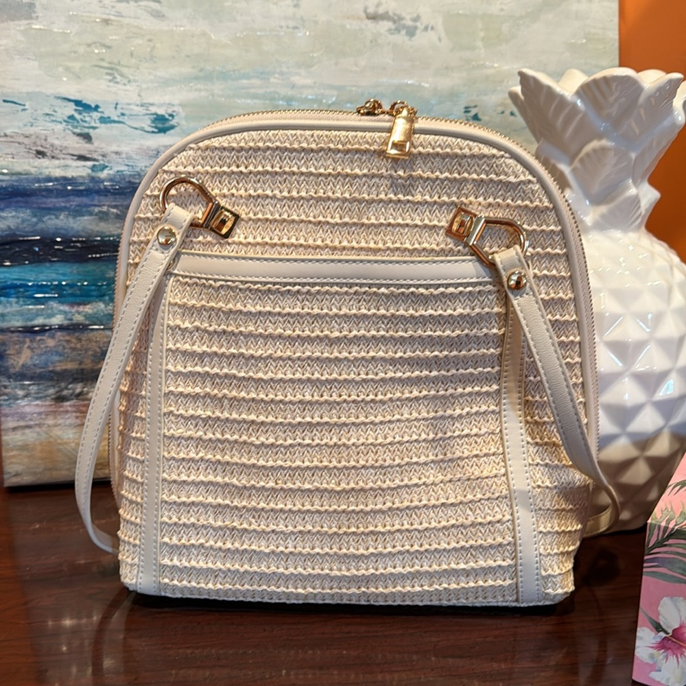 Raffia Style Purse/Backpack,Like New! Large outer pocket, tons of inner storage,